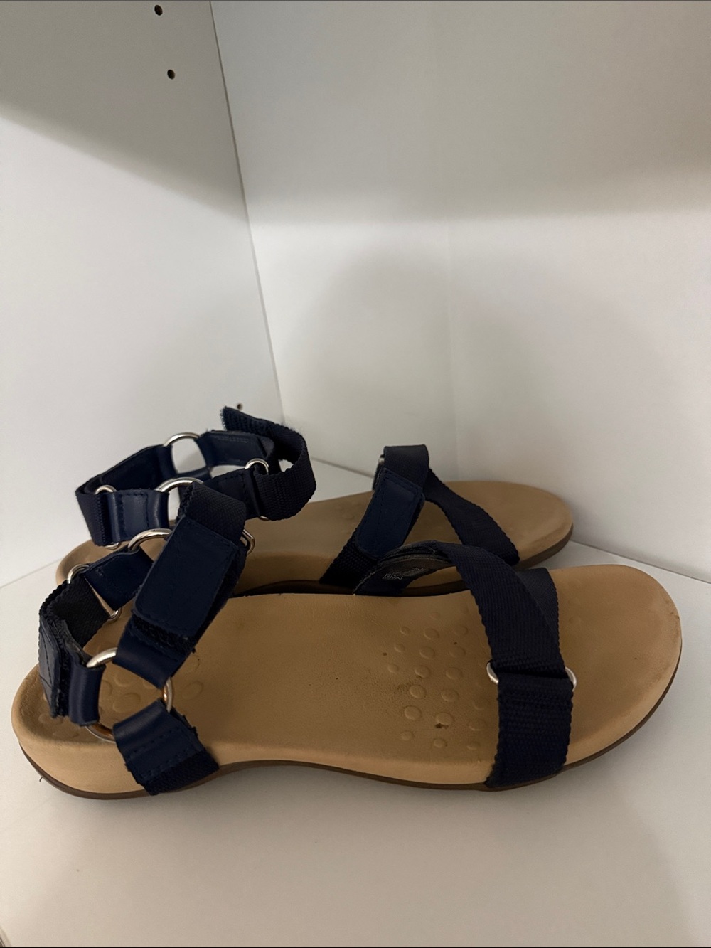 Vionic Women’s 7 Active Wear Orthotic Grade Footbed Arch Support Navy Sandals